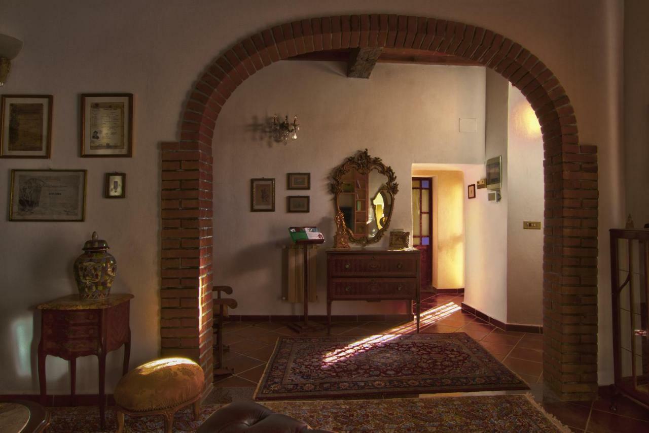 לינה וארוחת בוקר מונטמורלו Borgo Della Rocca מראה חיצוני תמונה