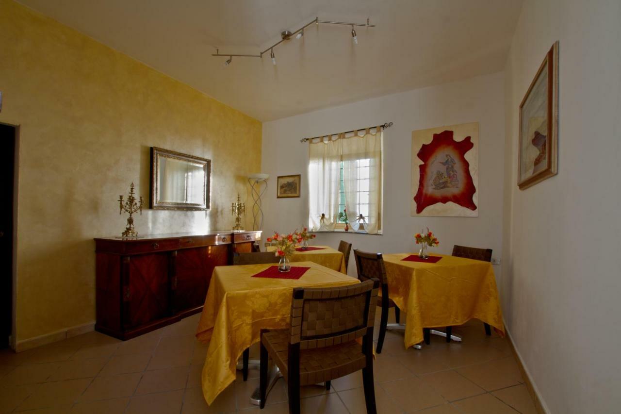 לינה וארוחת בוקר מונטמורלו Borgo Della Rocca מראה חיצוני תמונה
