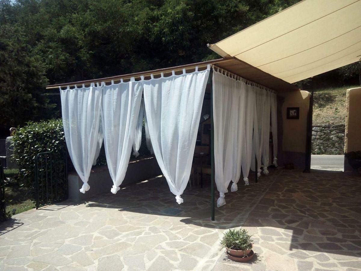 לינה וארוחת בוקר מונטמורלו Borgo Della Rocca מראה חיצוני תמונה