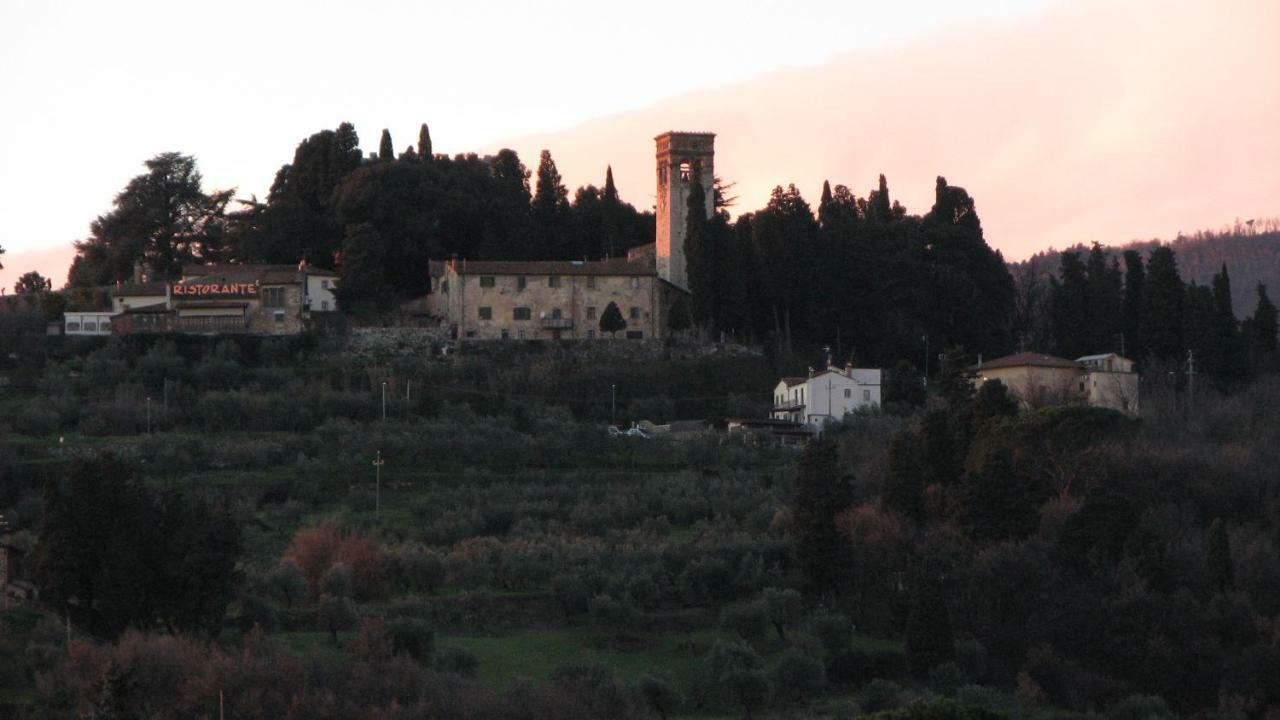 לינה וארוחת בוקר מונטמורלו Borgo Della Rocca מראה חיצוני תמונה