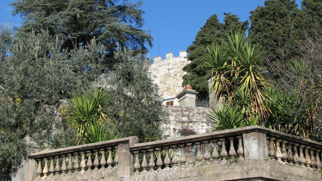 לינה וארוחת בוקר מונטמורלו Borgo Della Rocca מראה חיצוני תמונה