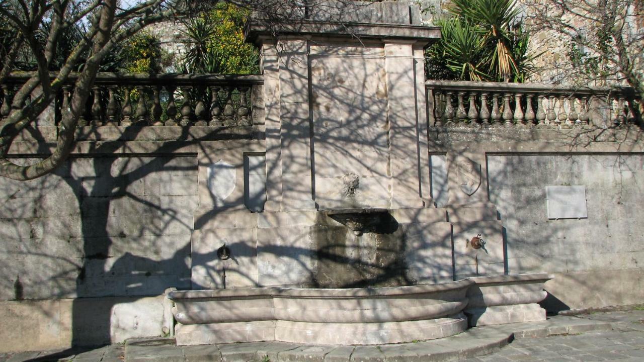 לינה וארוחת בוקר מונטמורלו Borgo Della Rocca מראה חיצוני תמונה