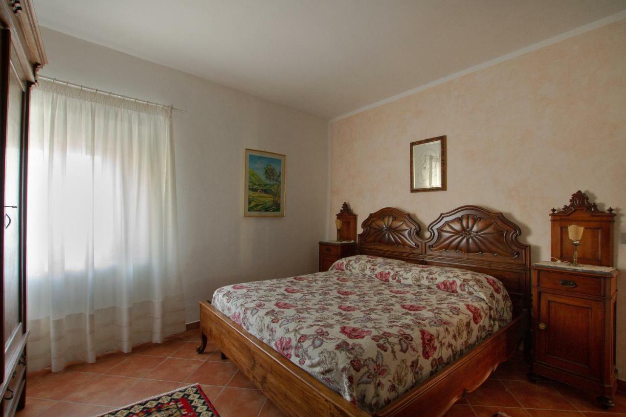 לינה וארוחת בוקר מונטמורלו Borgo Della Rocca מראה חיצוני תמונה